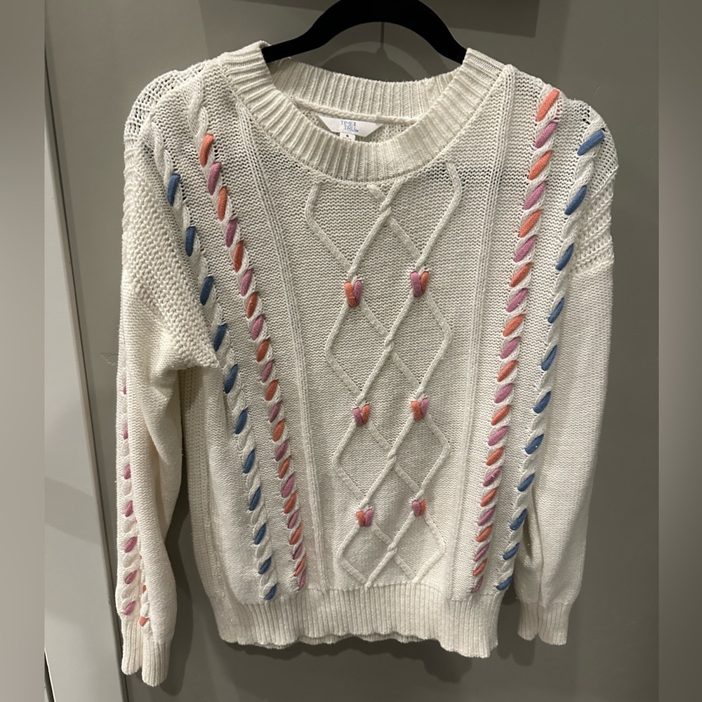 White Sweater. USED. In excellent condition. No stains or flaws!